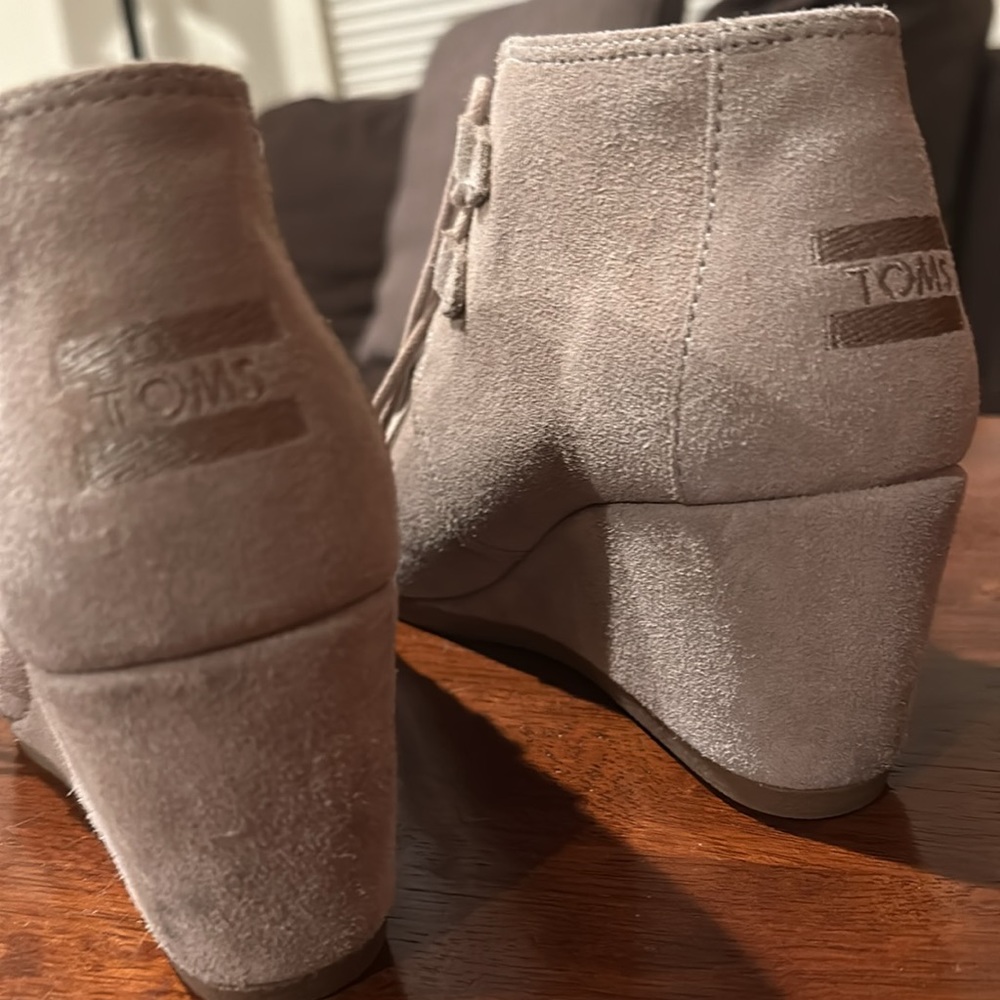 Euc - Size 7.5 Toms Booties. Only Worn Twice! Pra… - image 1
